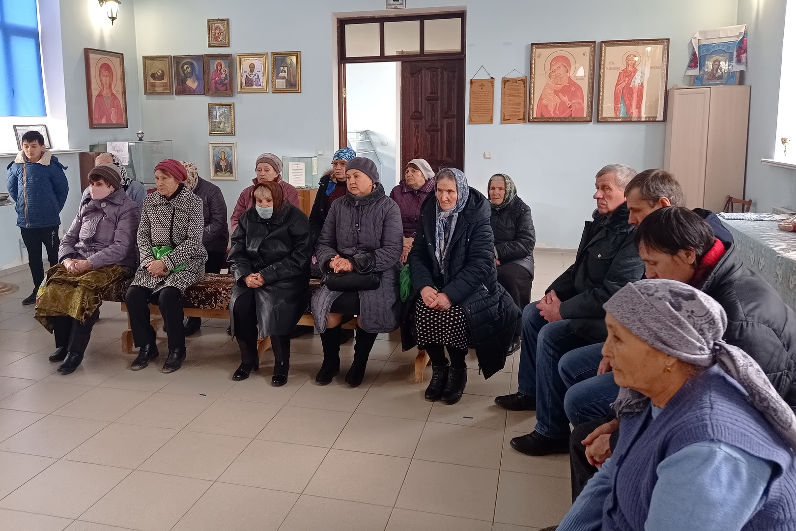 Помощь общины. Приходское собрание. Лицей номер 7 в Черкесске. Шаумянский храм в Карачаевске. Фото 1976 года Черкесск.