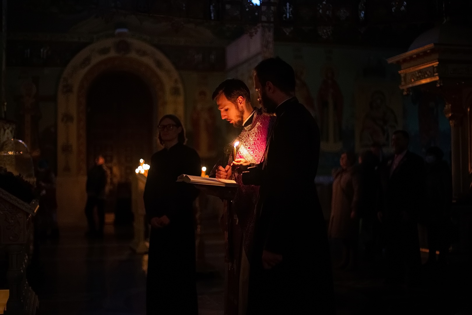 16 вечером 13. 13 Вечерняя литургия. Вечерняя литургия 18 августа 2018 год. Вечерний Пятигорск фото.