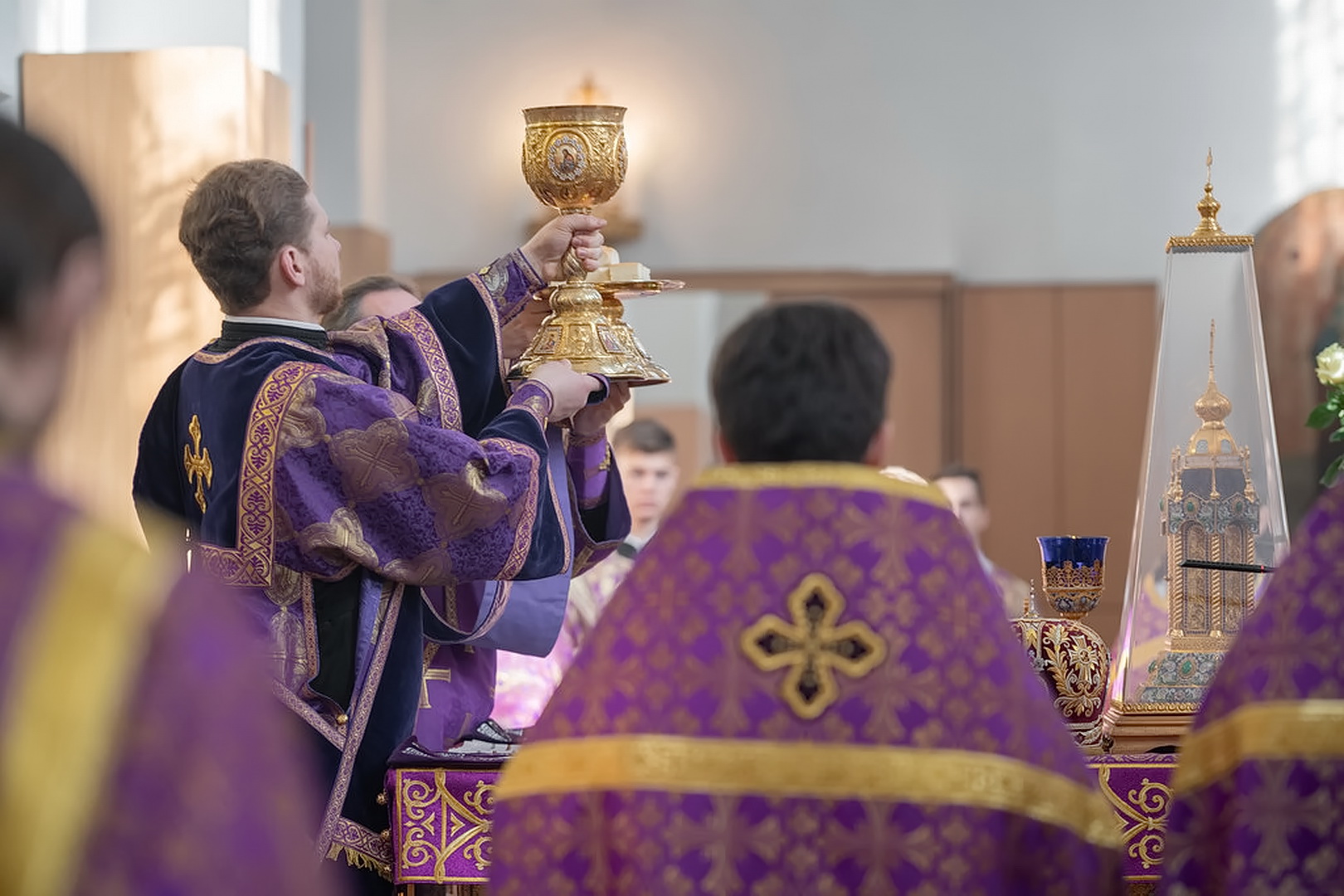 святого блаженного лаврентия епархия. митрополит никон астраханский и камызякский в камызяке. день святого лаврентия. праздник святого лаврентия монастыря калуга 2021. служба в храме луга.