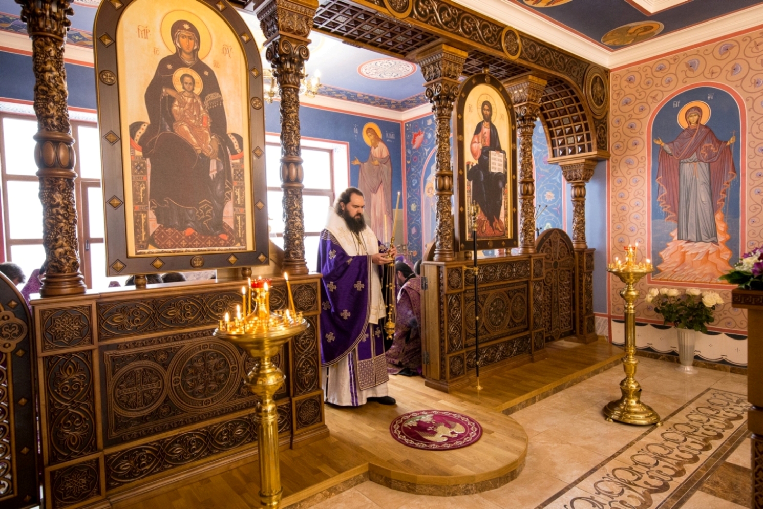 пятигорск служба в храме. рождественские службы в храмах в пятигорске. спасский кафедральный собор пятигорска дети молодежь прихожане. спасский собор пятигорск интерьер. митрополит феофилакт с митрополитом амвросием.