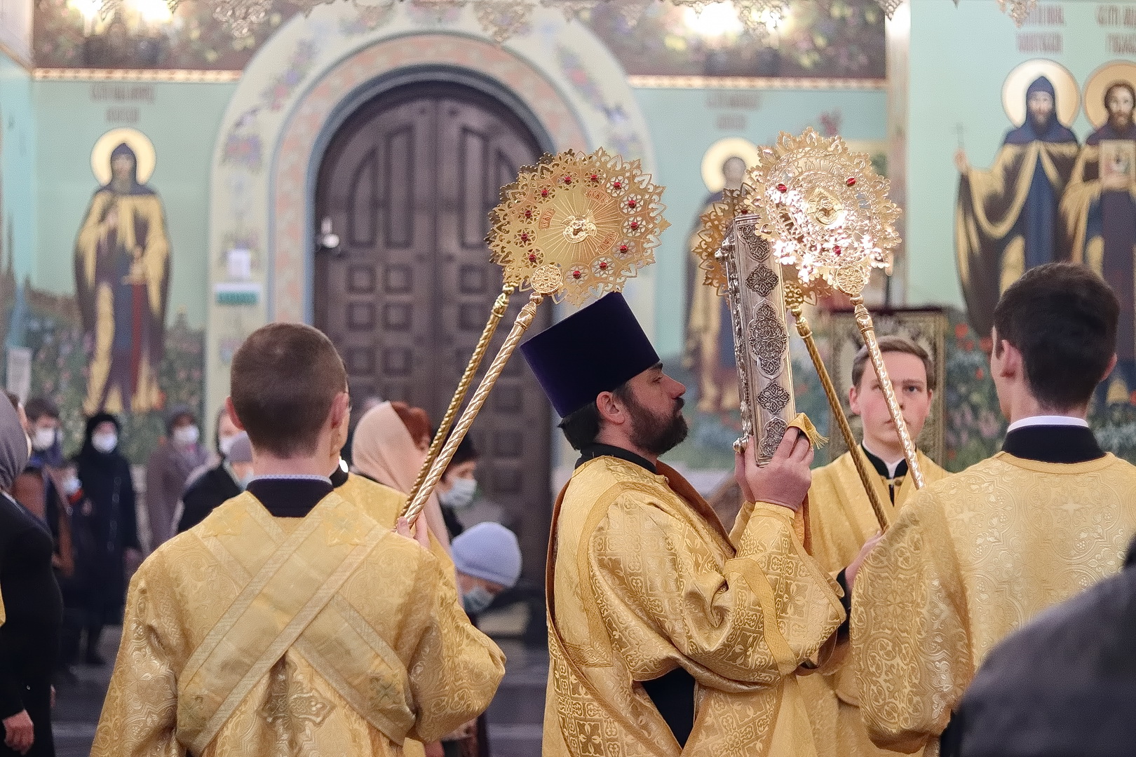 Воскресная литургия с пояснениями. Воскресное богослужение. Свынта литургие.