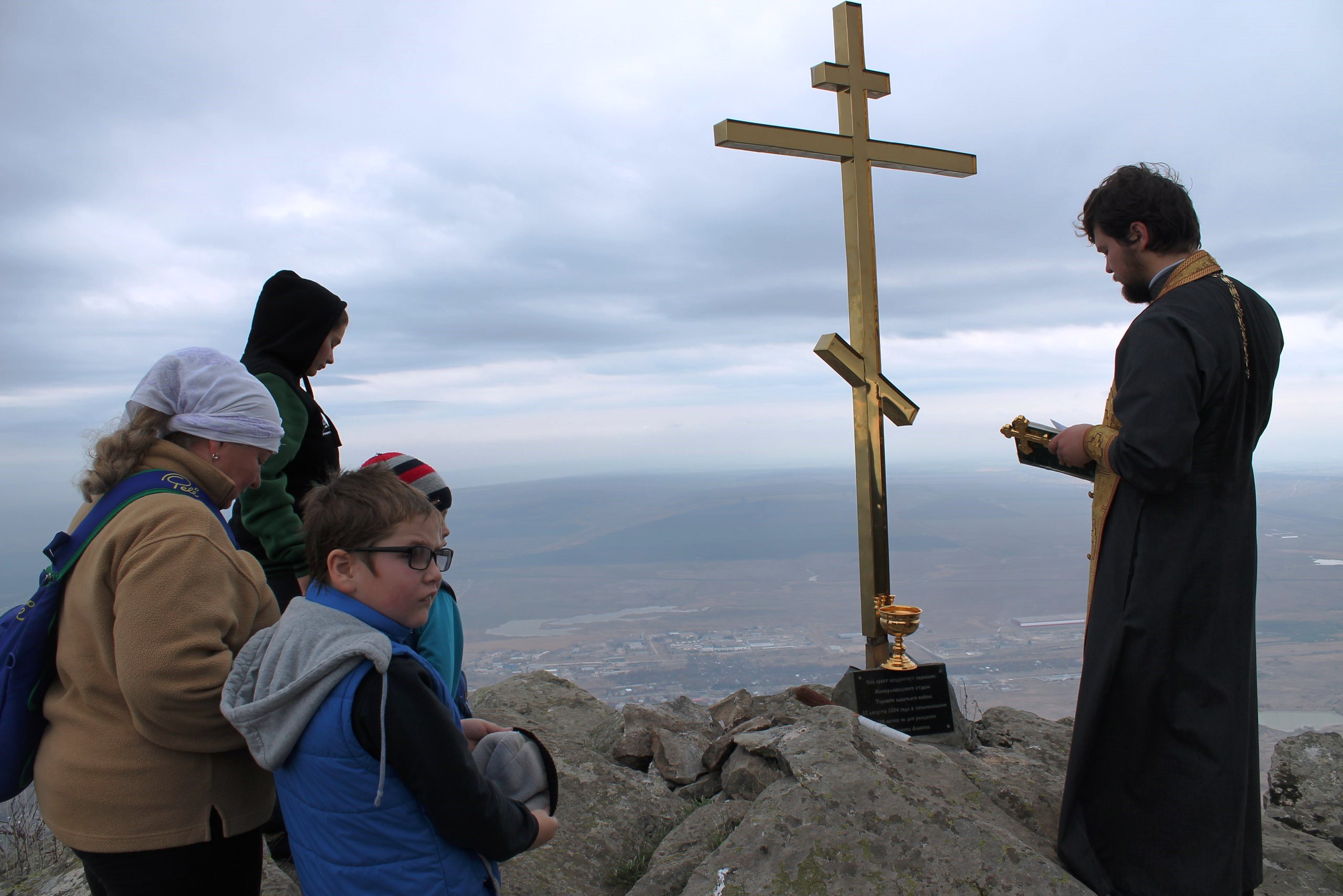 Крест на горе змейка Минеральные воды